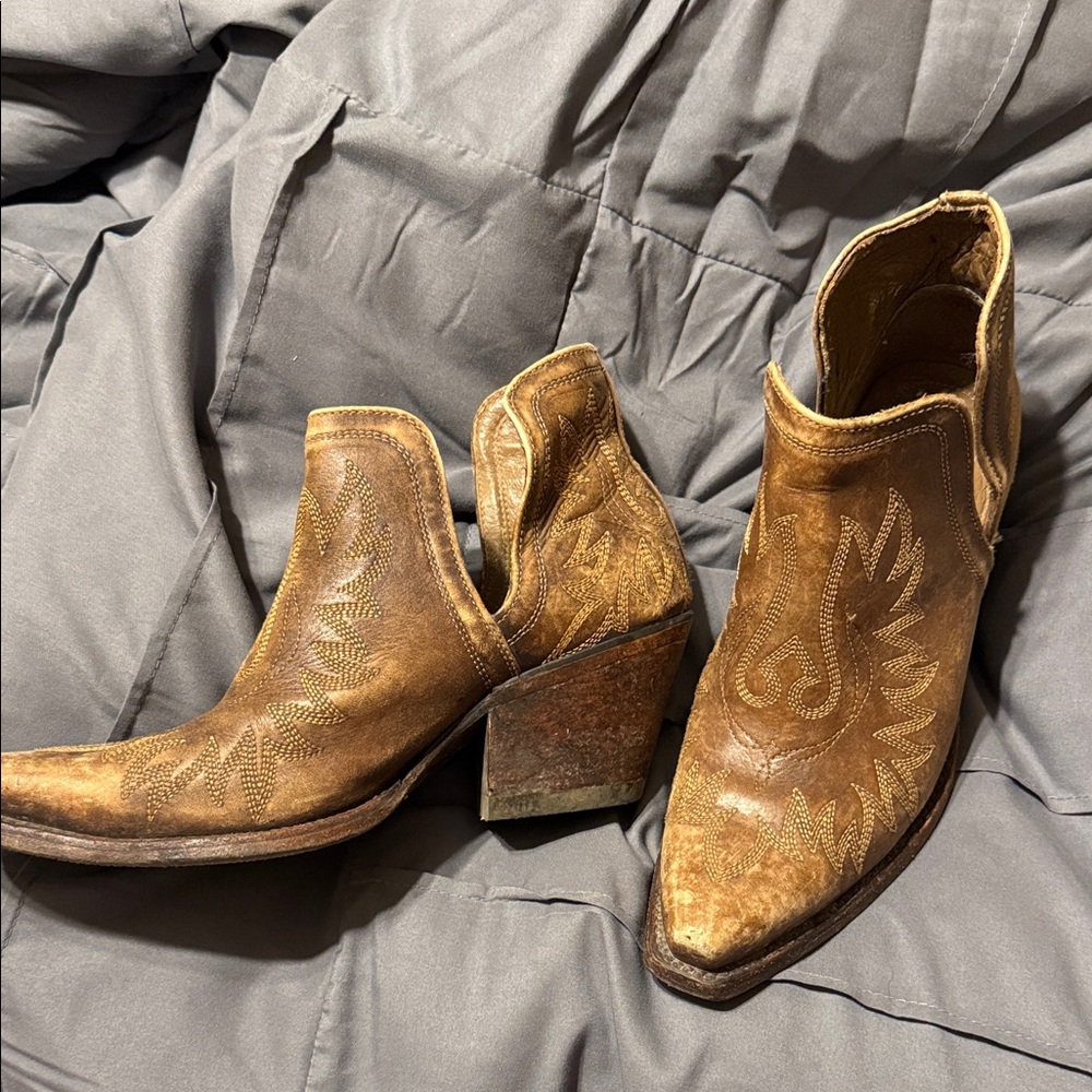 ARIAT SIZE 8 women’s Brown Western Ankle Boots